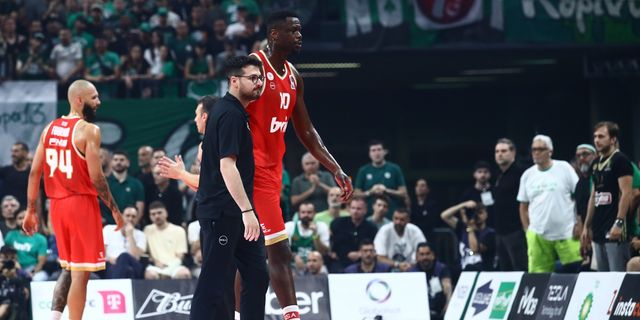 Παναθηναϊκός AKTOR – Ολυμπιακός: Ο Φαλ τραυματίστηκε στο αριστερό γόνατο – Πήγε υποβασταζόμενος προς τα αποδυτήρια