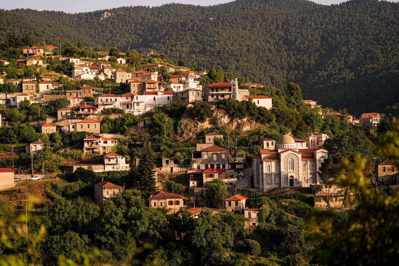 Ήρθε η ώρα να πάρουμε τα βουνά – Και αυτό το χωριό του Πάρνωνα το αποδεικνύει