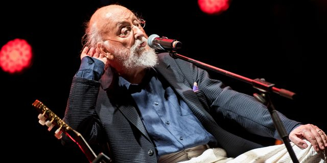 Ο Διονύσης Σαββόπουλος
