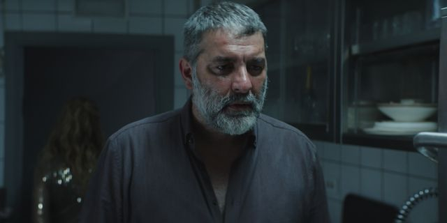 Τα πρώτα stills της Σπασμένης Φλέβας – Ο Μπισμπίκης λίγο πριν τον γκρεμό