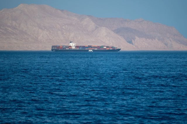 Στενά του Ορμούζ: Από νέα “στενωπό” πληθωριστικών πιέσεων η οικονομία