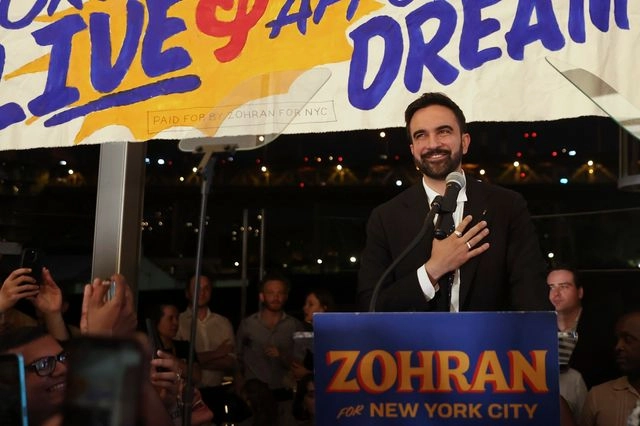 Ζοχράν Μαμντάνι: Ποιος είναι ο Δημοκρατικός που διεκδικεί τη δημαρχία της Νέας Υόρκης