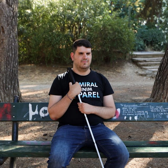 Ο Γιάννης Βίτσος - Πώς φλερτάρει ένα τυφλό άτομο στην Ελλάδα