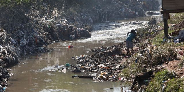 Νότια Αφρική: Τουλάχιστον 49 νεκροί από τις χειμερινές βροχοπτώσεις, μεταξύ τους και παιδιά