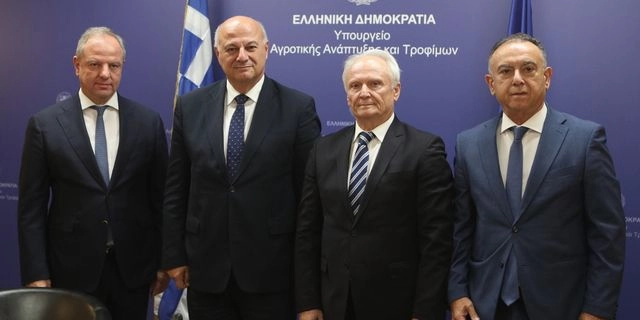 Τελετή παράδοσης - παραλαβής του υφυπουργού Αγροτικής Ανάπτυξης, Δευτέρα 30 Ιουνίου 2025. Νέος υφυπουργός Αγροτικής Ανάπτυξης και Τροφίμων, αναλαμβάνει ο βουλευτής Αργολίδος, Γιάννης Ανδριανός. Ο Γ. Ανδριανός αντικαθιστά τον Διονύση Σταμενίτη, μετά την παραίτηση του τελευταίου στον απόηχο του σκανδάλου του ΟΠΕΚΕΠΕ