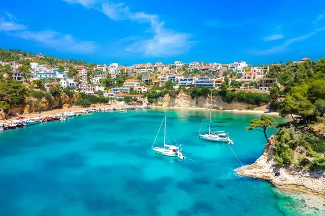 Στην Αλόννησο για απόλυτη ηρεμία και αμέτρητες παραλίες