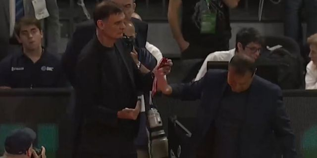 Παναθηναϊκός AKTOR – Ολυμπιακός: Ο Αταμάν δεν δέχθηκε το λάβαρο των ερυθρόλευκων – Βίντεο