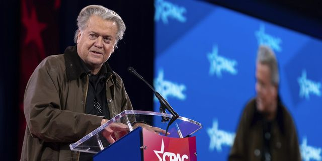 Ο Μπάνον αποκαλεί “προδότη” τον Μασκ και ζητά την απέλασή του