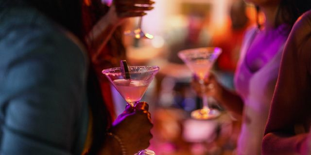 Θεσσαλονίκη: 20χρονη με τον σύντροφό της έδειραν άνδρα που την παρενόχλησε σε μπαρ