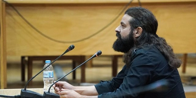 Ατιμώρητος αν και ένοχος για εσχάτη προδοσία ο Κώστας Μπαρμπαρούσης