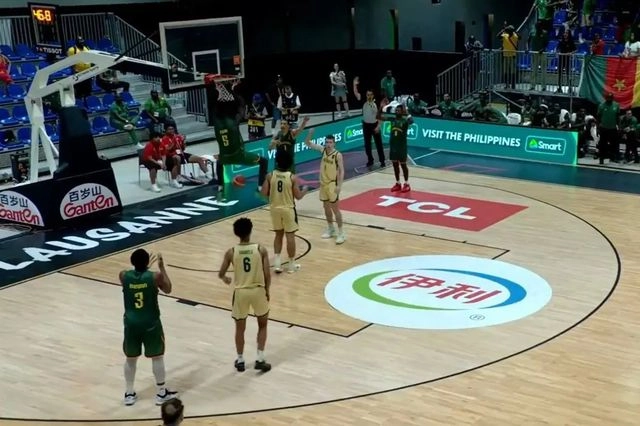 Παγκόσμιο U19: Ο σέντερ του Καμερούν κάρφωσε στο καλάθι της ομάδας του και… γύρισε το ματς για την Αυστραλία