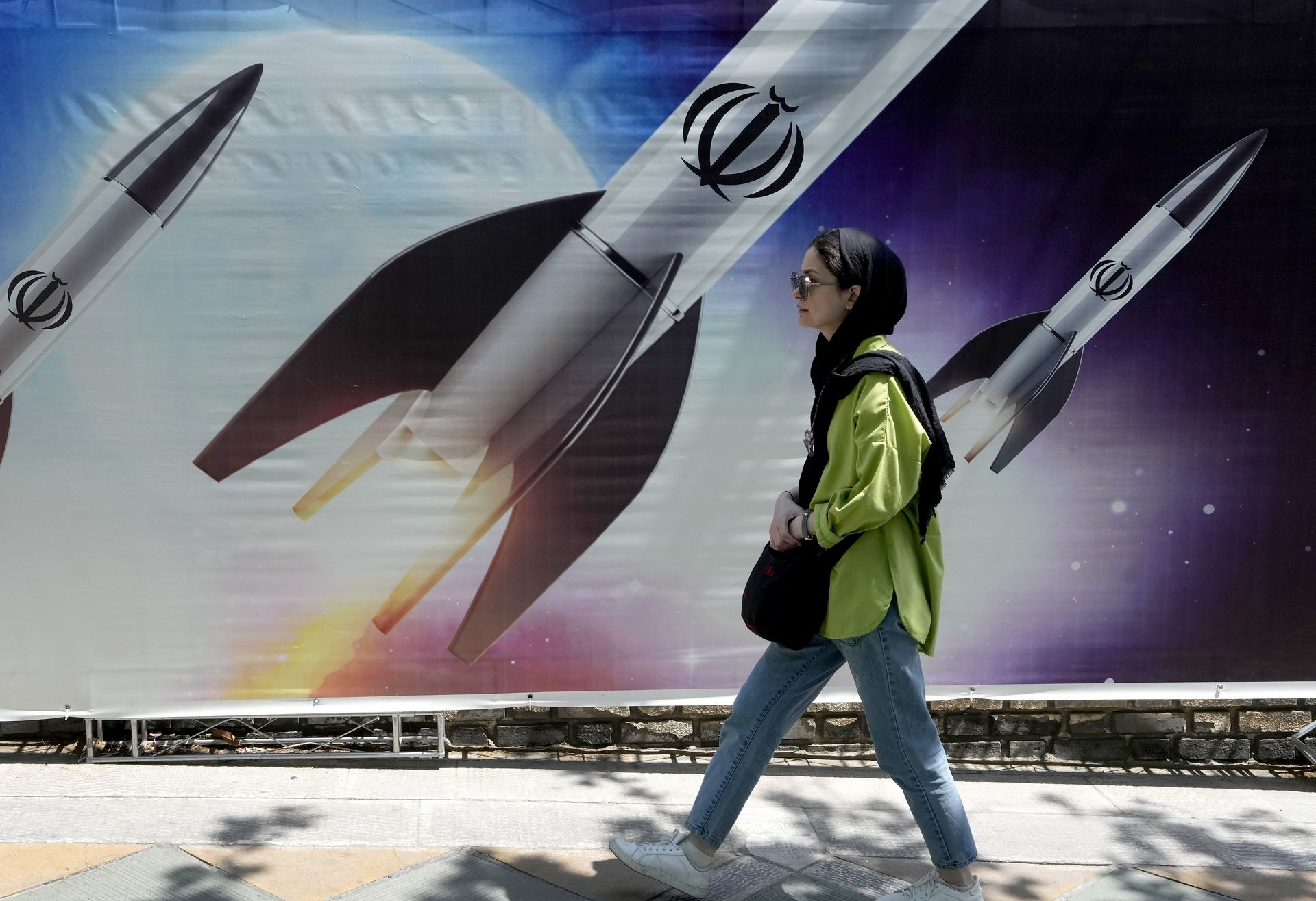 Διαφήμιση όπλων στην Τεχεράνη