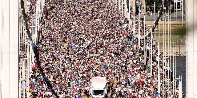 Ουγγαρία: Ρεκόρ συμμετοχής στο Pride, παρά τις απειλές Όρμπαν – Φωτογραφίες