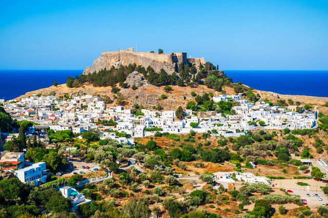 Ρόδος: Συνελήφθησαν τέσσερις Γερμανοί τουρίστες για φθορές στο κάστρο Φερακλού