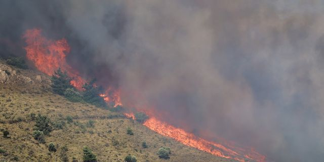 Δεύτερη ημέρα της πυρκαγιάς στο νησί της Χίου