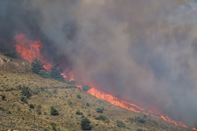 Δεύτερη ημέρα της πυρκαγιάς στο νησί της Χίου