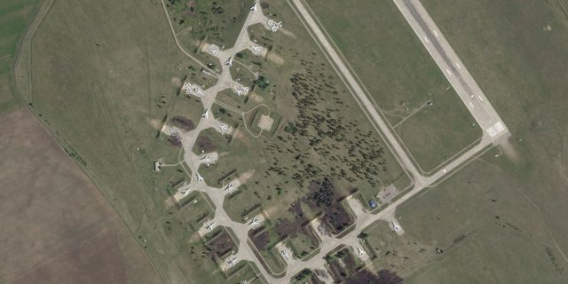 Δορυφορική εικόνα από την Planet Labs PBC δείχνει τις ζημιές μετά την ουκρανική επίθεση με drones που στόχευσε τη στρατιωτική αεροπορική βάση Μπέλαγια στην περιοχή Ιρκούτσκ της ανατολικής Σιβηρίας στη Ρωσία