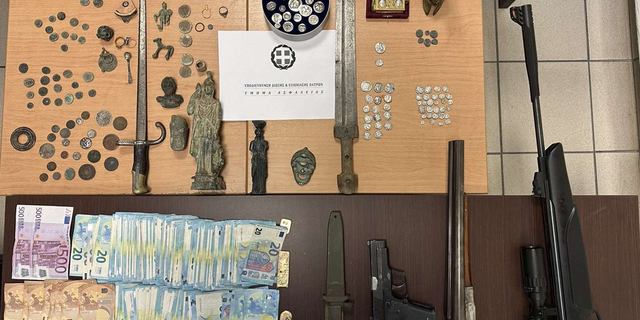 Εξαρθρώθηκαν δύο μεγάλα κυκλώματα αρχαιοκαπήλων – Κατασχέθηκαν 1.800 αρχαία αντικείμενα