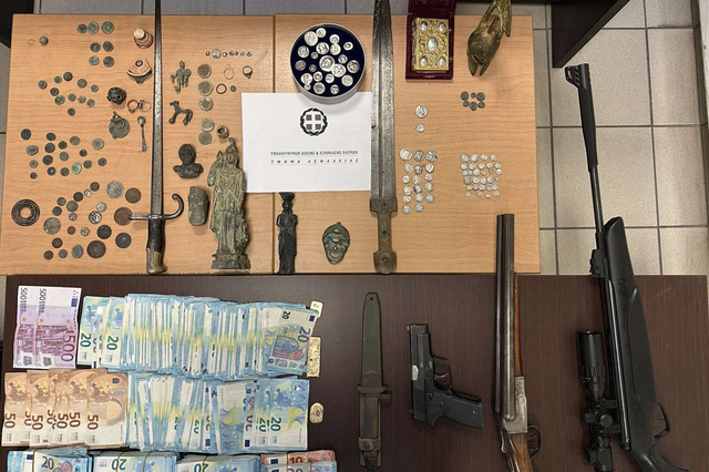 Εξαρθρώθηκαν δύο μεγάλα κυκλώματα αρχαιοκαπήλων – Κατασχέθηκαν 1.800 αρχαία αντικείμενα