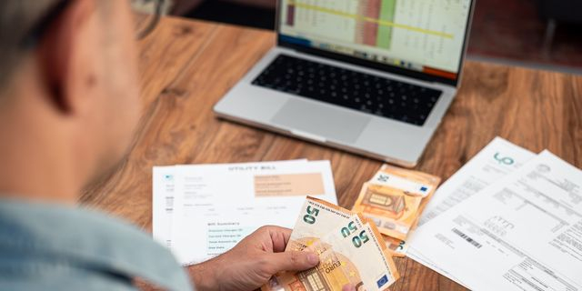 Επιδόματα: Ο πακτωλός των “pass” και το αμφίβολο αποτέλεσμα