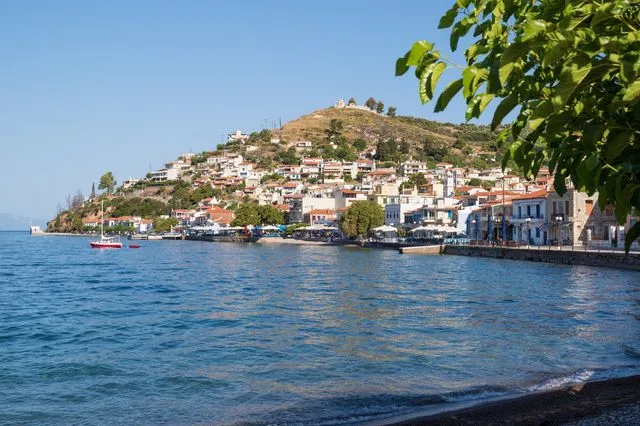 Πώς κινείται η αγορά ακινήτων σε 3 γειτονικές στην Αθήνα τουριστικές περιοχές