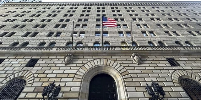 Η Fed μείωσε τα επιτόκια κατά 25 μονάδες βάσης