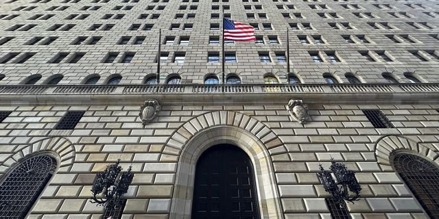 Fed: Αμετάβλητα τα επιτόκια και τον Ιούνιο