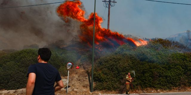 Φωτιά στην Παλαιά Φώκαια