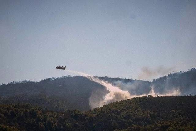Φωτιά στους Τσακαίους Ευβοίας – Ήχησε το 112, εκκενώθηκε προληπτικά ξενοδοχείο