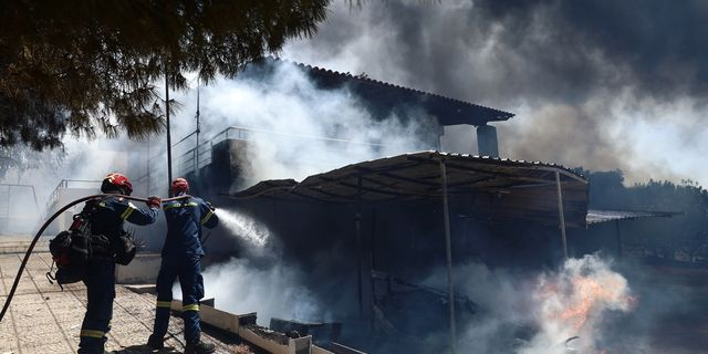 Φωτιά στην Παλαιά Φώκαια – Δήμαρχος Λαυρεωτικής: “Δύσκολη η κατάσταση”