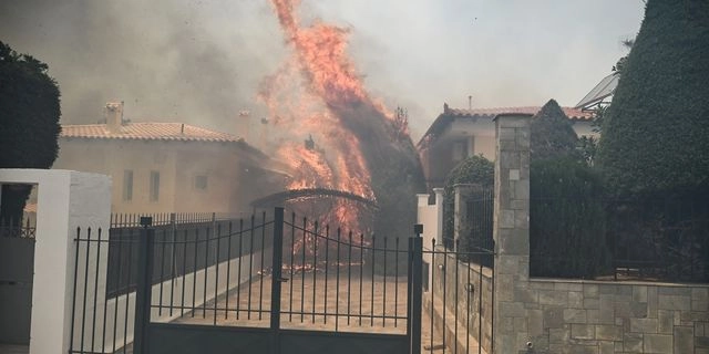 Ποιο είναι το πλάνο όταν ξεφεύγει μια φωτιά στην Ελλάδα
