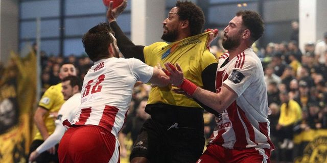 Πού θα δείτε τον τρίτο τελικό της Α1 Handball Premier ανάμεσα σε ΑΕΚ και Ολυμπιακό
