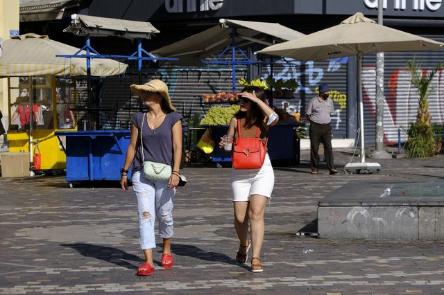 Τα ρούχα που σε δροσίζουν στον καύσωνα
