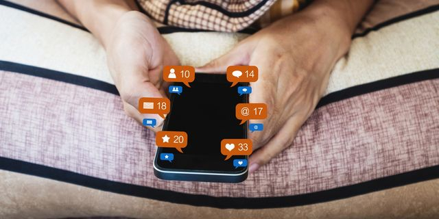 Ασθενής αναζητεί πληροφορίες στα social media