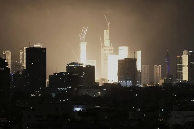 Εκτός ελέγχου η κατάσταση στη Μέση Ανατολή – Σφοδρές επιθέσεις Ισραήλ και Ιράν