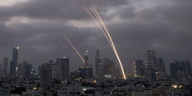 Το ισραηλινό σύστημα αεράμυνας Iron Dome πυροβολεί