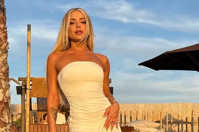 Josephine: Της έγραψε ότι είναι άφωνη και του έκλεισε τραπέζι για να την ακούσει live