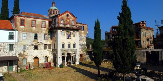 Εικόνες από το Άγιον Όρος – Μοναστήρια // Σκήτη Αγίου Ανδρέα, Καρυές (φωτογραφία αρχείου)
