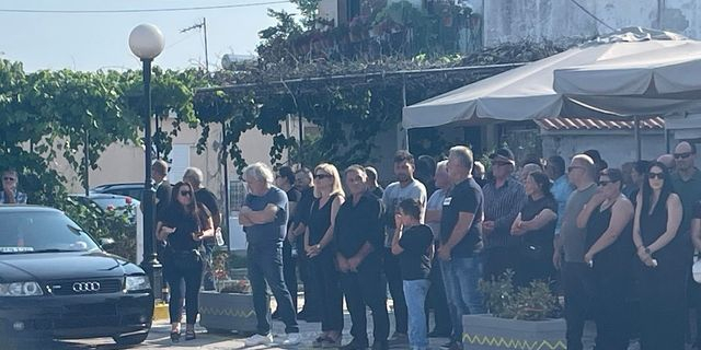 Άραχθος: Σε κλίμα οδύνης η κηδεία του 14χρονου