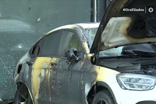 Κηφισιά: Εμπρηστική επίθεση με γκαζάκια σε έκθεση αυτοκινήτων
