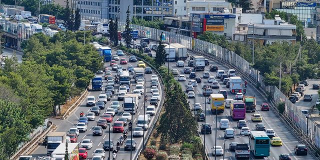 Κίνηση στους δρόμους: Κυκλοφοριακό “έμφραγμα” σε Αττική Οδό και Κηφισό