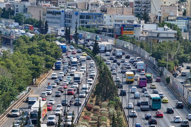 Κίνηση στους δρόμους: Κυκλοφοριακό “έμφραγμα” σε Αττική Οδό και Κηφισό