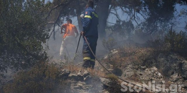 Υπό έλεγχο η φωτιά στη Λέσβο: Απογειώθηκαν και Canadair από την Αθήνα