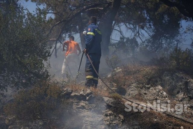 Υπό έλεγχο η φωτιά στη Λέσβο: Απογειώθηκαν και Canadair από την Αθήνα
