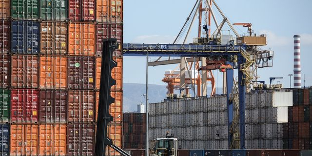 Τόνοι εμπορευμάτων εισάγονταν παράνομα μέσω Πειραιά – Ζημιές 700 εκατ. ευρώ