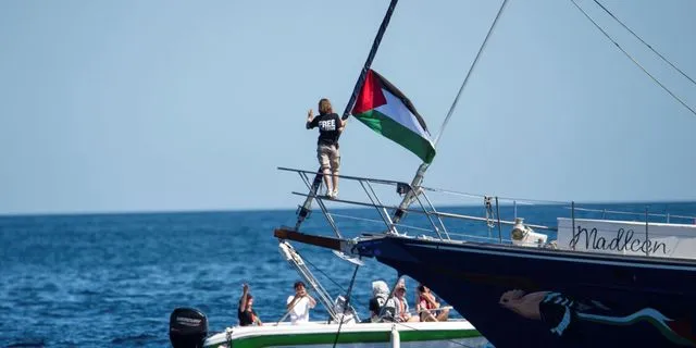 Madleen: Yπό καθεστώς παράτυπου μετανάστη κρατούνται στο Ισραήλ οι τέσσερις Γάλλοι ακτιβιστές