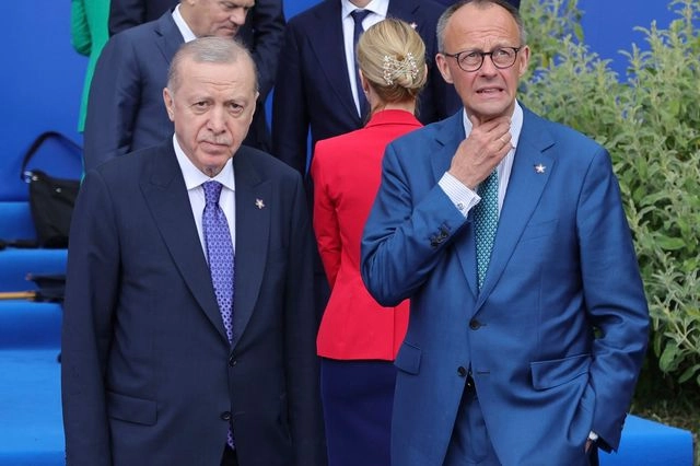 Τηλεφωνική επικοινωνία Ερντογάν – Μερτς για τη Μέση Ανατολή