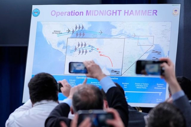 Επιχείρηση Midnight Hammer: Πώς οι ΗΠΑ χτύπησαν το Ιράν – Το χρονοδιάγραμμα και τα όπλα που χρησιμοποιήθηκαν