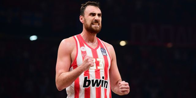 Ρελάνς Αγγελόπουλων και ανατροπή με Μιλουτίνοβ – Μένει στον Ολυμπιακό