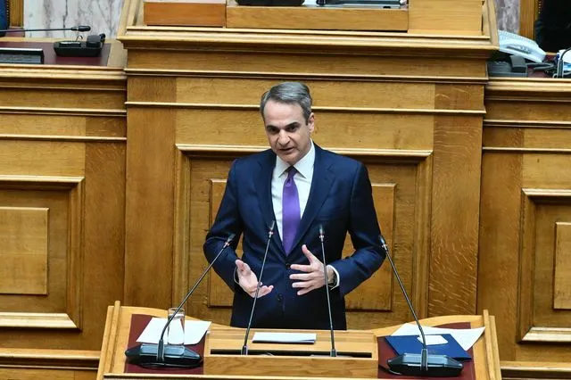 Ο Μητσοτάκης ενημερώνει τη Βουλή για μεταναστευτικό και ροές από Λιβύη
